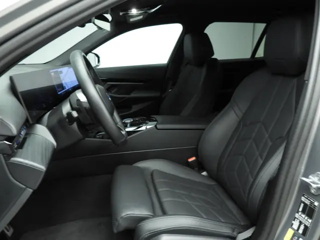 BMW 5 Serie Touring 530e 2024 Hybride Benzine 7
