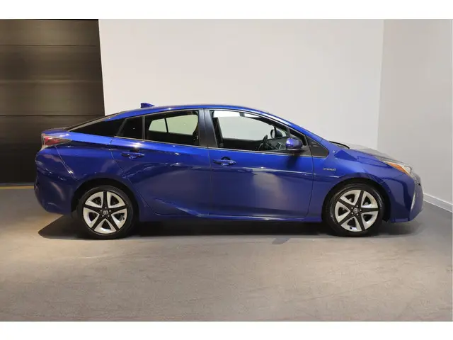 Toyota Prius 1.8 Dynamic 2018 Hybride Benzine 4