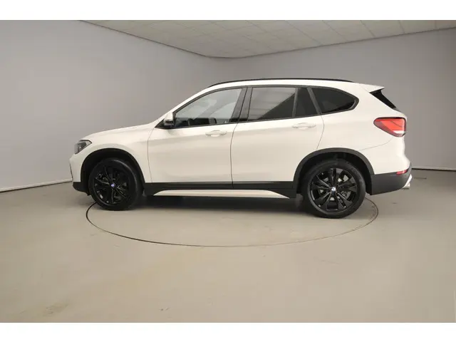BMW X1 sDrive18i 2022 Benzine 2