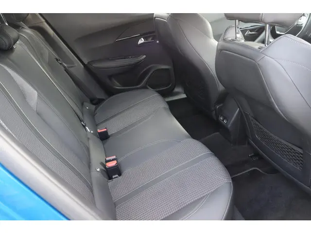 Peugeot 2008 1.2 PureTech GT 2021 Benzine 17