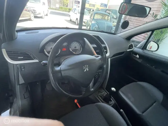 Peugeot 207 1.4 VTi Urban Move 2012 Benzine 8