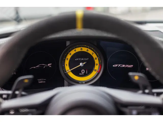 Porsche 911 4.0 GT3 RS 2023 Benzine 24