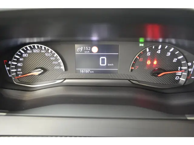 Peugeot 2008 1.2 Puretech 130pk Active 2020 Benzine 16