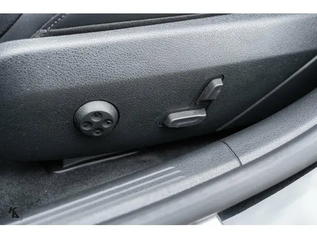 Mercedes-Benz C-Klasse 300 AMG Line 2021 Benzine 22