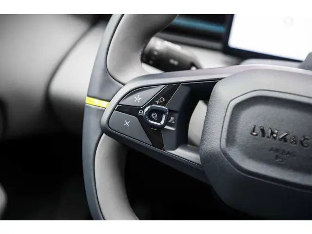 Lynk & Co 02 More 66 kWh 2025 Elektrisch 27