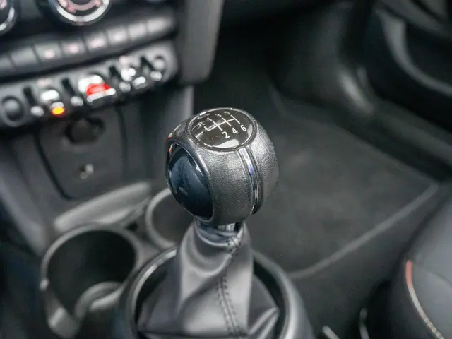 MINI 5-Deurs One 2019 Benzine 18