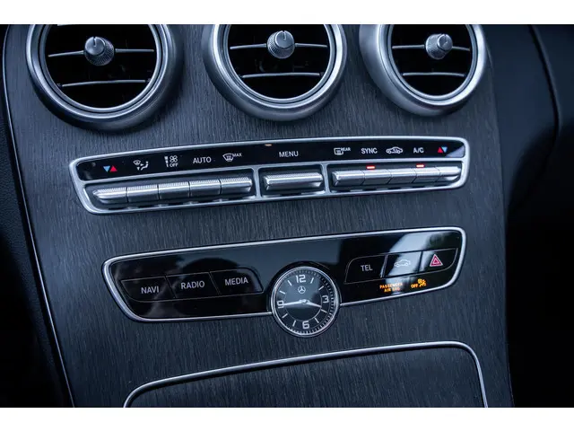 Mercedes-Benz C-Klasse Coupé 300 AMG 2019 Benzine 36