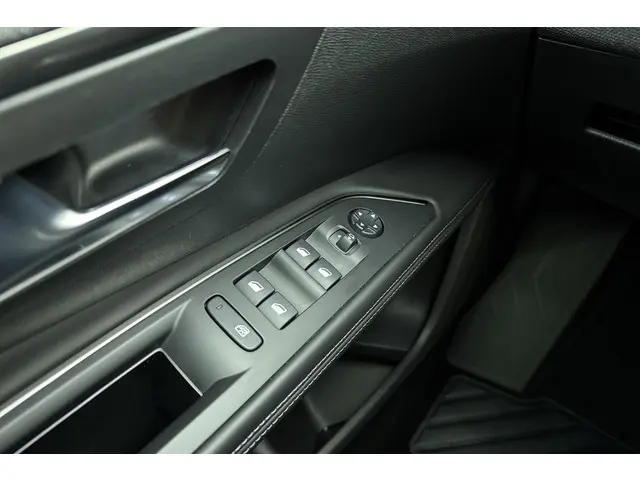 Peugeot 5008 1.2 PureTech Allure 2018 Benzine 22