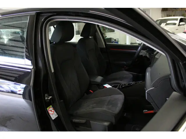 Volkswagen Golf 1.4 eHybrid Style 2024 Hybride Benzine 19