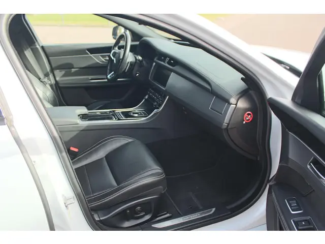 Jaguar XF Sportbrake 2.0d R-Sport 2017 Diesel 21