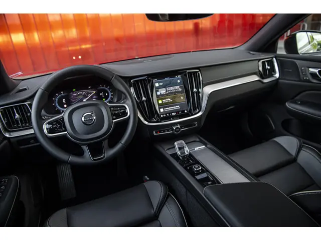Volvo S60 2.0 B4 Ultimate Dark 2023 Benzine 11