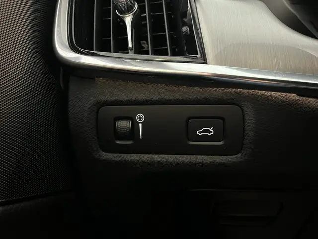 Volvo S90 T5 Momentum Intro Line 2017 Benzine 32