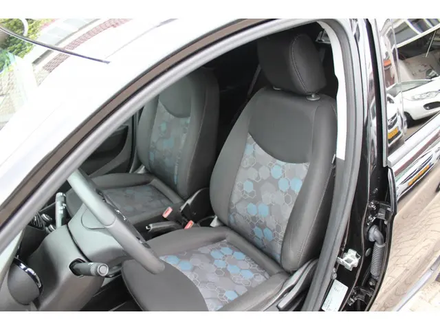 Opel KARL 1.0 Rocks Online Edition 2017 Benzine 10