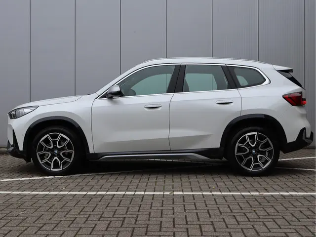 BMW X1 sDrive18i 2023 Benzine 16