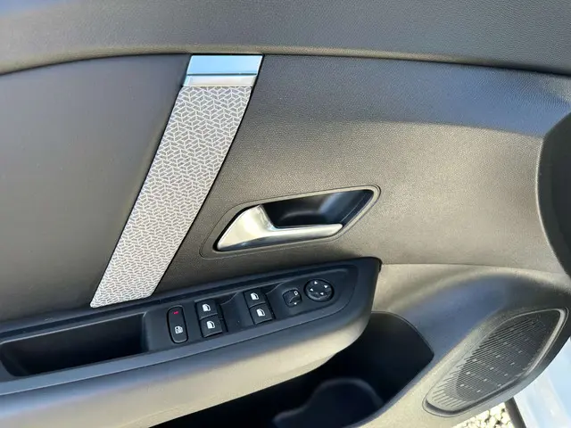 Citroën C4 1.2 PureTech Shine S 2023 Benzine 17