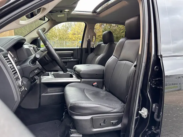 Dodge Ram 1500 5.7 V8 4x4 Quad Cab 6'4 Sport 2018 LPG/Gas 8