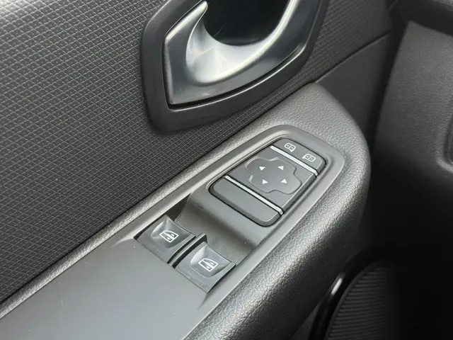 Renault Clio 0.9 TCe Limited 2018 Benzine 27