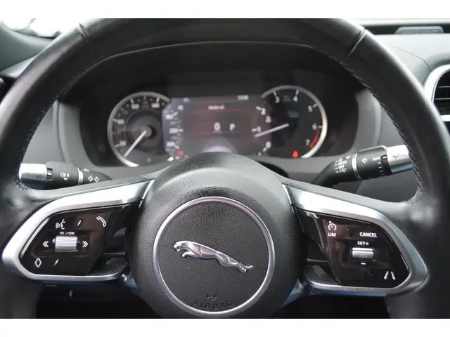 Jaguar XE 2.0 P250 SE 2020 Benzine 11