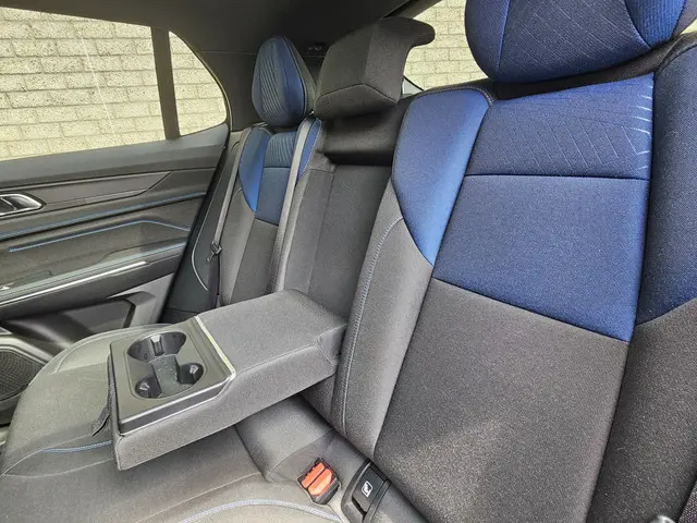 Lynk & Co 01 1.5 Zwarte Hemel/Camera 2023 Hybride Benzine 11