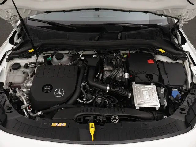 Mercedes-Benz GLA 250 e Progressive 2021 Hybride Benzine 34