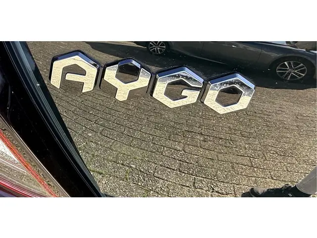 Toyota Aygo 1.0 VVT-i x-play 2020 Benzine 32