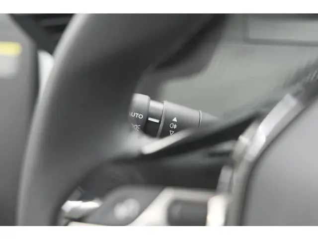 Peugeot 208 PureTech 100 Allure Pack 2023 Benzine 30