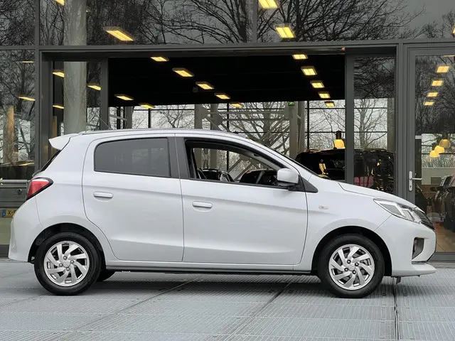 Mitsubishi Space Star 1.2 Dynamic 2024 Benzine 27