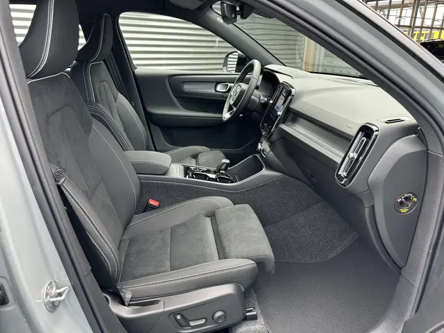 Volvo XC40 2.0 B4 Plus Black Edition 2025 Benzine 10