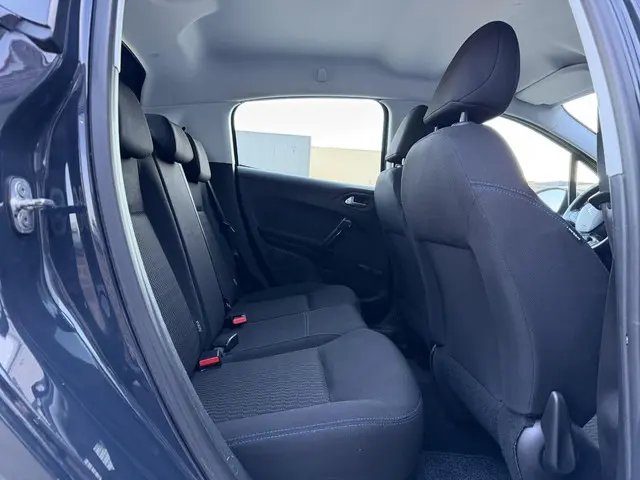 Peugeot 208 1.2 PureTech Signature 2018 Benzine 10