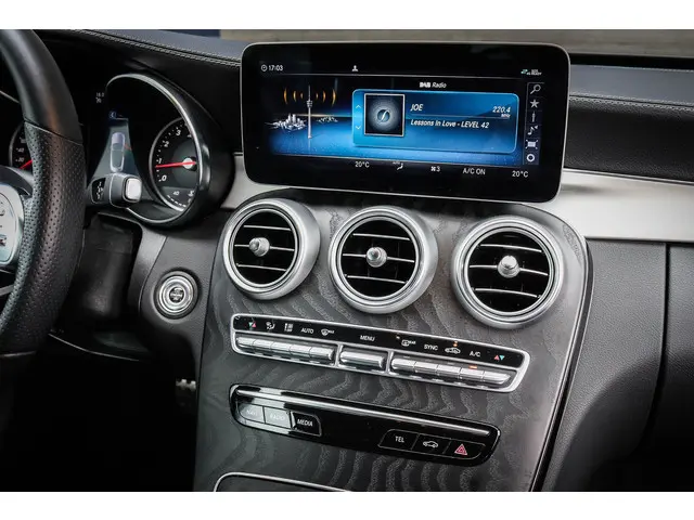 Mercedes-Benz C-Klasse Cabrio 180 AMG Line 2023 Benzine 9