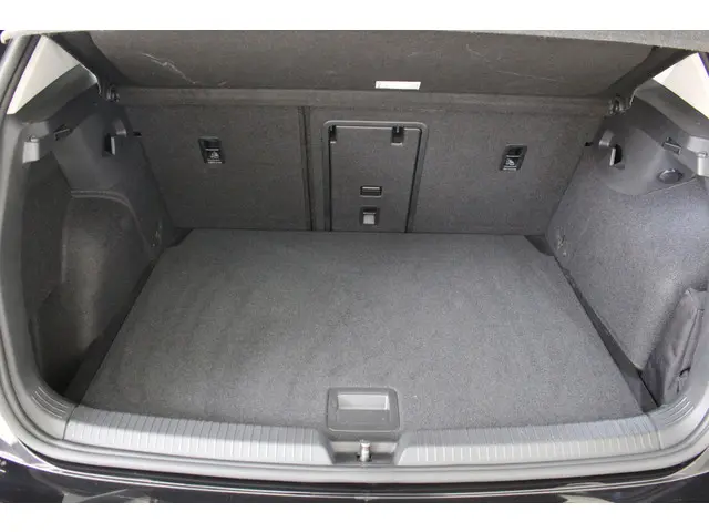 Volkswagen Golf 1.5 TSI Life Business 2021 Benzine 5