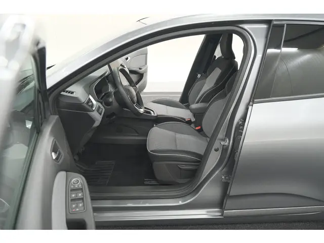 Renault Clio TCe 90 GPF techno 2025 Benzine 28