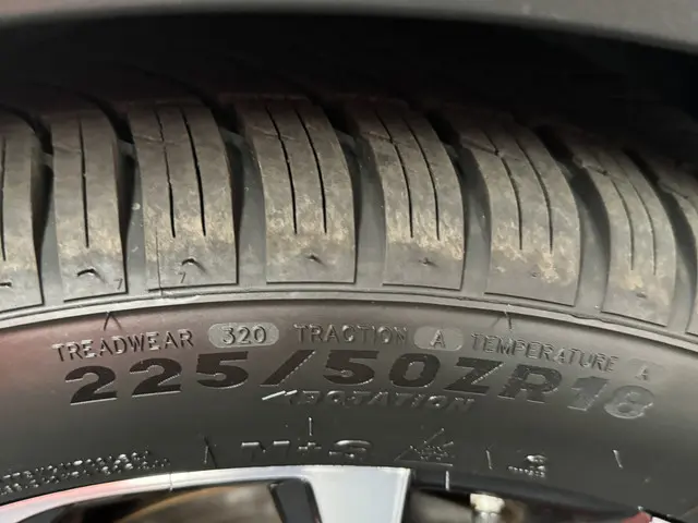 Toyota C-HR 1.8 Hybrid Bi-Tone 2018 Hybride Benzine 25