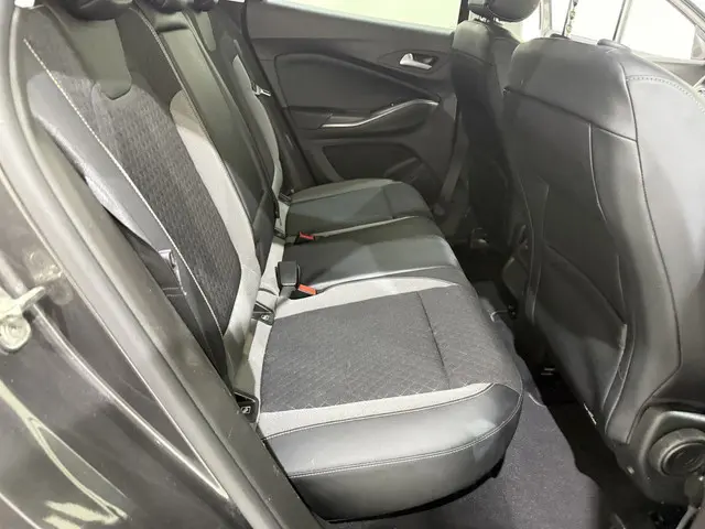 Opel Grandland X 1.2T Business Exe Automaat 2018 Benzine 28