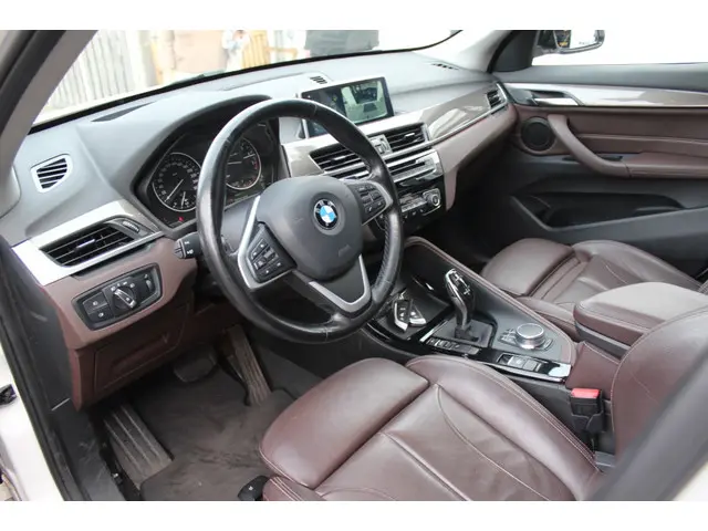 BMW X1 sDrive20i 260pk High Executive Pano 2017 Benzine 9