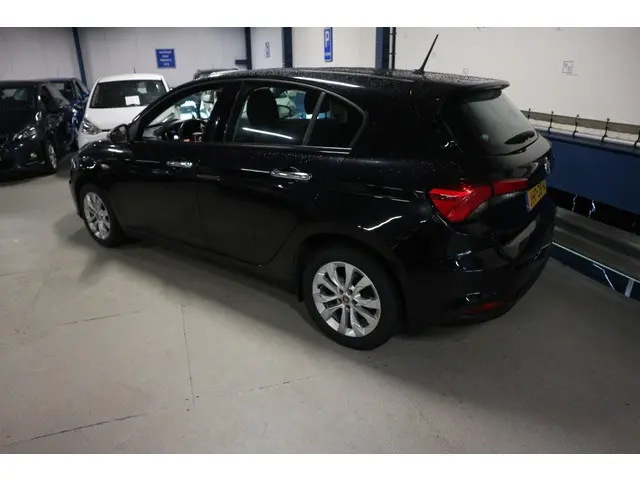 Fiat Tipo 1.4 Mirror / 12 MAANDEN GARANTIE ! ! ! 2016 Benzine 14