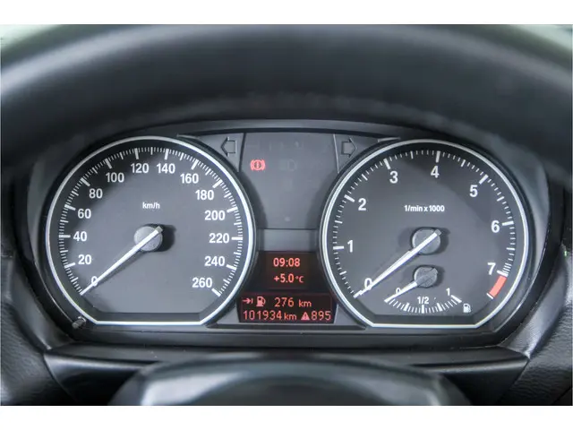 BMW 1 Serie Cabrio 120i High Executive 2012 Benzine 23