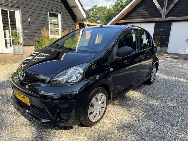 Toyota Aygo 1.0 VVT-i Now Zwart 2013 2013 Benzine