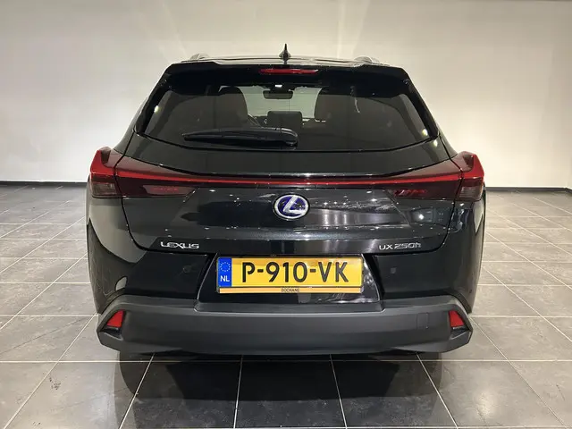 Lexus UX 250h Preference Line 2022 Hybride Benzine 17