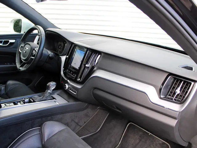 Volvo XC60 2.0 T5 R-Design 2019 Benzine 13