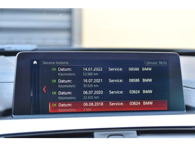 BMW 3 Serie Touring 320i 2018 Benzine 20