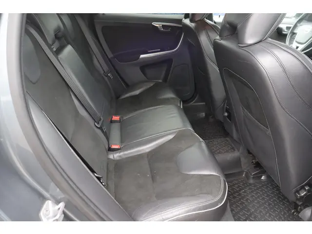 Volvo XC60 2.0 D3 FWD R-Design 2016 Diesel 14