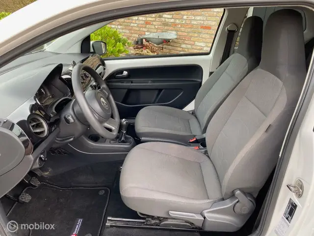 Volkswagen up! 1.0 move up! 2012 Benzine 11