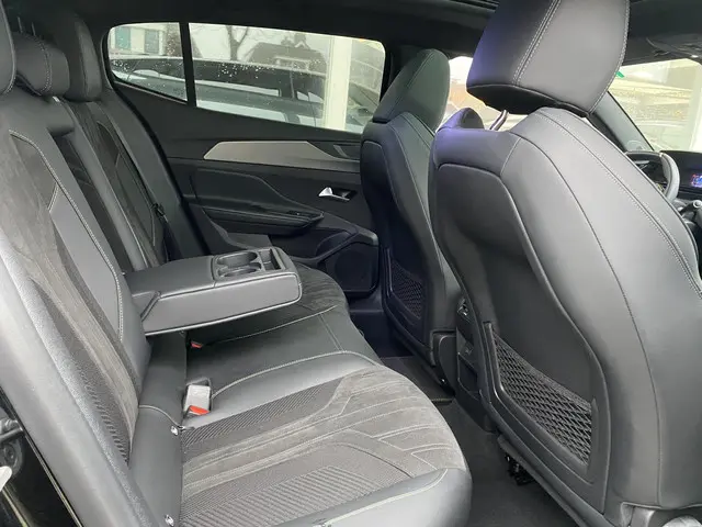 Peugeot 408 1.6 HYbrid 225 EAT8 GT 2024 Hybride Benzine 8