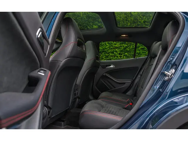 Mercedes-Benz GLA 180 AMG 2019 Benzine 8