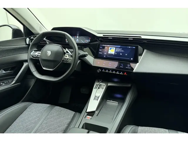 Peugeot 408 1.2 PureTech Allure 130 EAT8 2024 Benzine 31