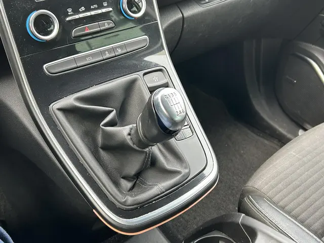 Renault Scénic 1.2 TCe Bose 2017 Benzine 24