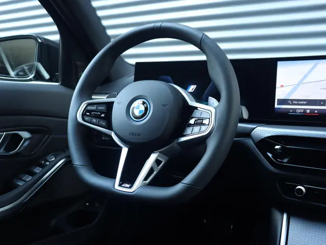 BMW 3 Serie Touring 330e 2025 Hybride Benzine 37