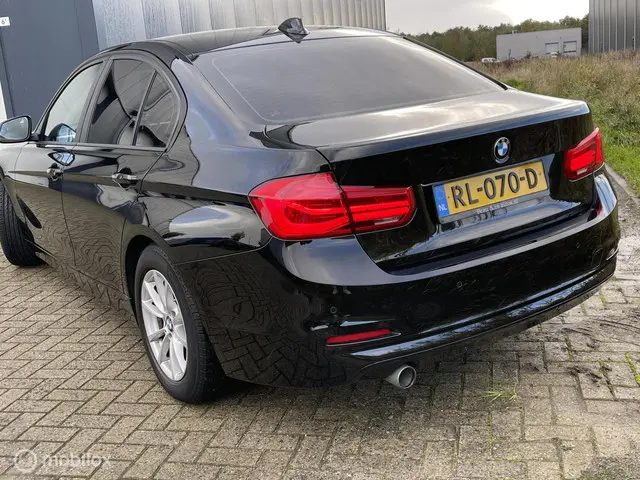 BMW 3 Serie 318i 2018 Benzine 10
