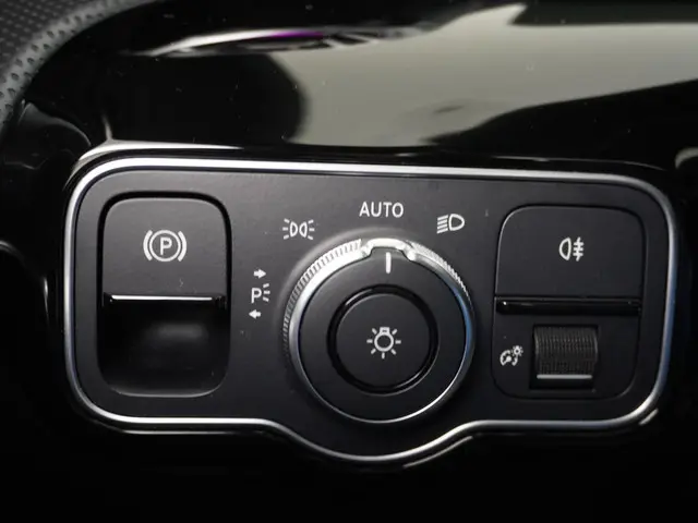 Mercedes-Benz A-Klasse 200 AMG Line 2023 Benzine 24